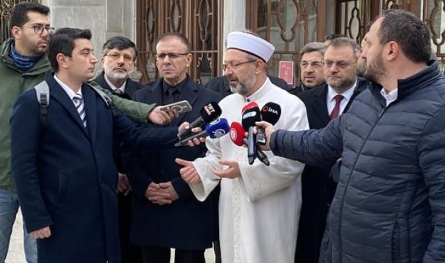 Diyanet İşleri Başkanı Ali Erbaş, Fatih Camii'nde Cuma hutbesini okudu
