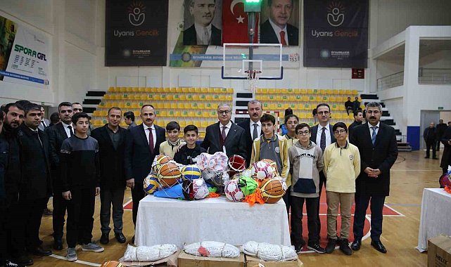 Diyarbakır'da 250 okula spor malzemesi desteği