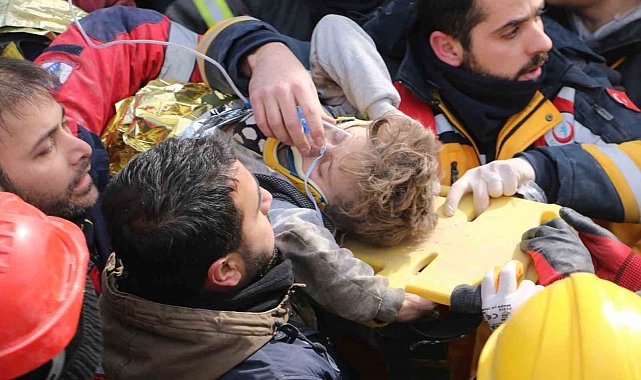 Diyarbakır'da depremde ailesinden 5 kişiyi kaybeden Beşir'e dayısı ve teyzesi umut oldu