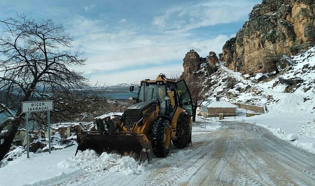 Diyarbakır'da kardan kapanan 474 kilometre yol ulaşıma açıldı