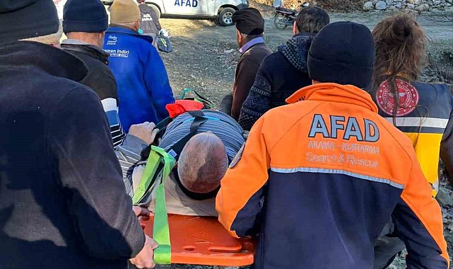 Doğa gezintisinde düşerek ayağı kırılan adamı AFAD kurtardı