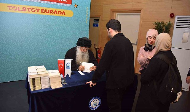 Dünyaca ünlü yazarlar okurlarıyla buluştu
