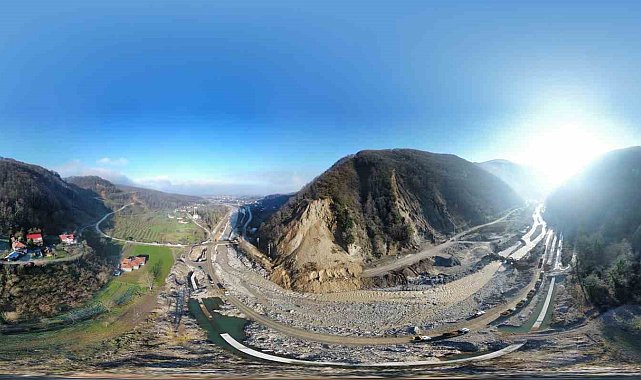 Düzce'de köy yollarını birbirine bağlayan yolda heyelan