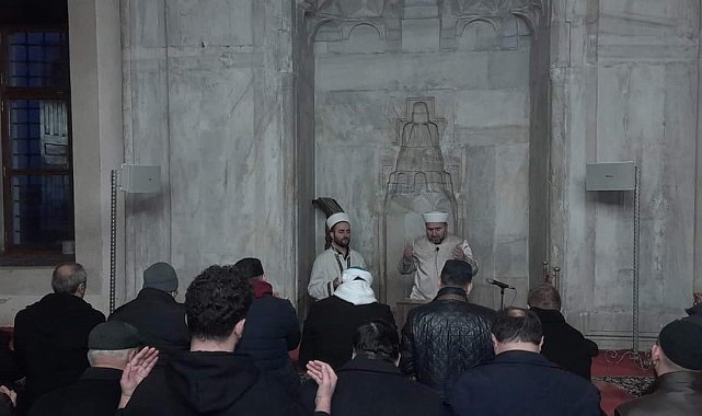 Edirne'de tüm camilerde şehitler için dua edildi