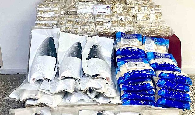 Edirne&#039;de yüzlerce süs eşyası takı ve deniz ürünü ele geçirildi