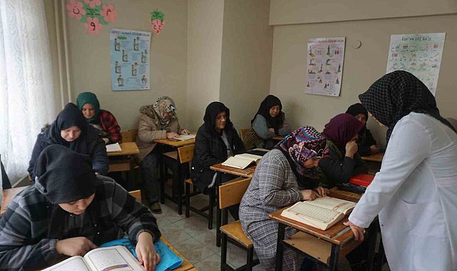 Edirneli kursiyerler şehitler için hatim okudu