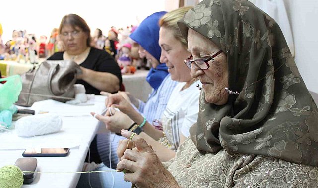 Efeler'de 1 yılda 352 kişi okuma yazma öğrendi