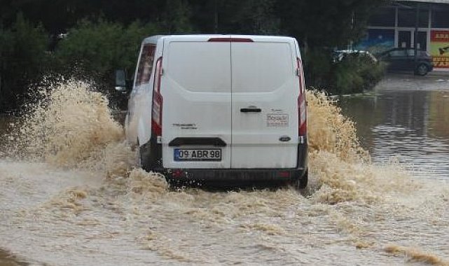 Efeler'de metrekareye 83 kilogram yağış düştü