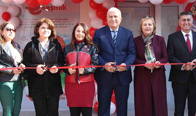 Efeler'de onbeşinci Kitap Kafe açıldı