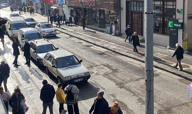 Ekipler caddedeki parklara izin vermedi