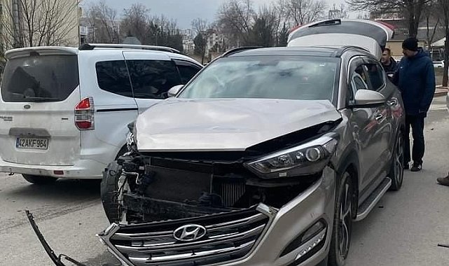 Elazığ&#039;da cip ile pikap çarpıştı: 1 yaralı