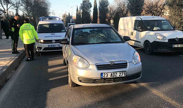 Elazığ'da otomobilin çarptığı kadın yaralandı