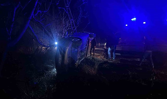 Elektrik diğerine çarpan otomobil takla attı: 4 yaralı