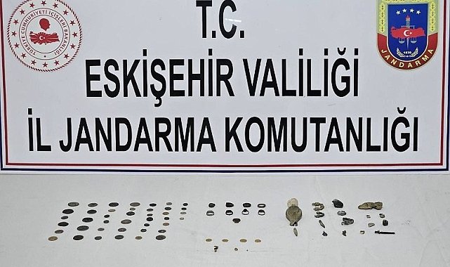 Elinde bulundurduğu 74 parça tarihi eseri satmak isterken suçüstü yakalandı