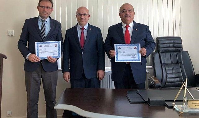 Emet'te 2 İmam Hatip'e Üstün Başarı Belgesi