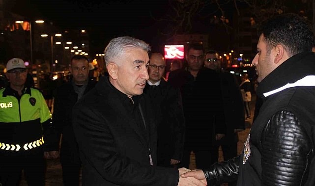 Emniyet müdürü yılbaşında sokağa indi