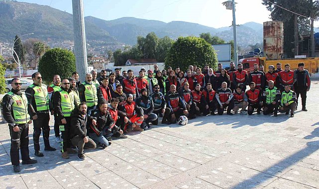 Enkaz kentte motorculardan birlik mesajı