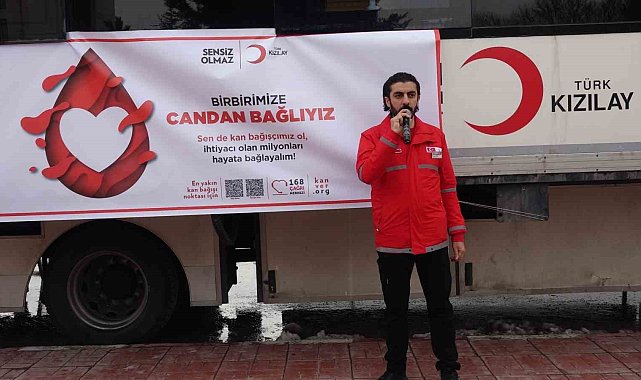 Erciş'te vatandaşlar "Birbirimize Candan Bağlıyız" kampanyasına bağış yaptı