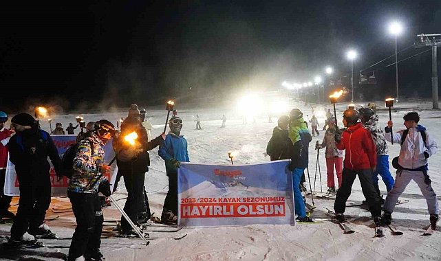 Erciyes'te 2024 meşaleler ile karşılandı