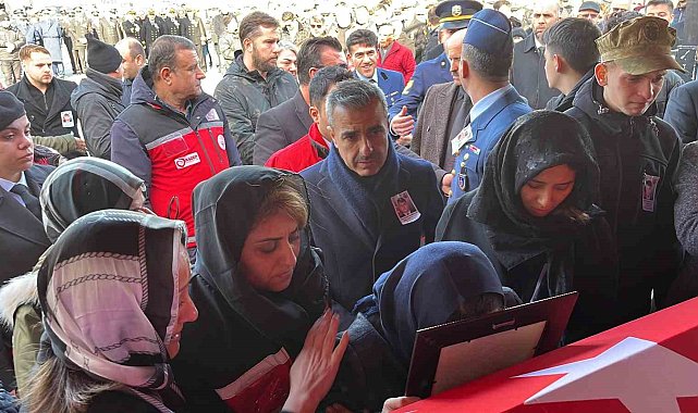 Erdek, denizci şehidine ağladı