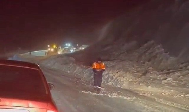 Erzurum'da karayoluna çığ düştü