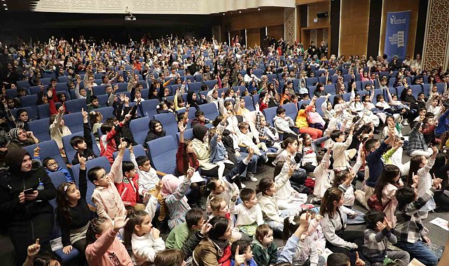 Esenler Belediyesi yarıyıl tatiline 'merhaba' diyen minikler için "Karne Şenliği" düzenledi