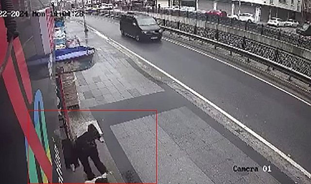 Esenyurt'ta bıçaklı saldırgan dehşeti