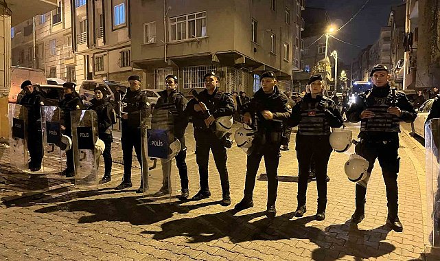 Esenyurt'ta komşuların yol verme kavgası kamerada