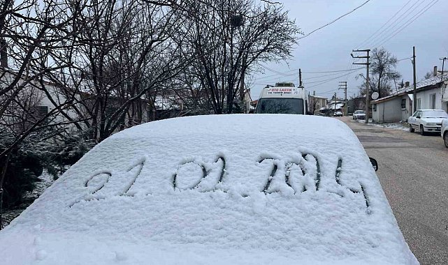 Eskişehir güne karla uyandı