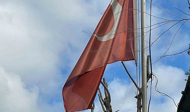 Eskişehir'de bakımsız Türk bayrağının hali tepkiye sebep oldu