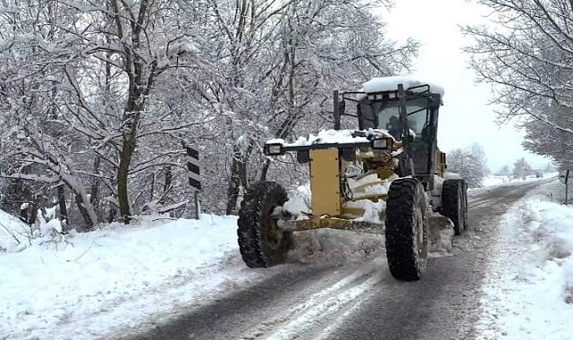 Etkili kar yağışında ekipler yoğun çalışma içinde