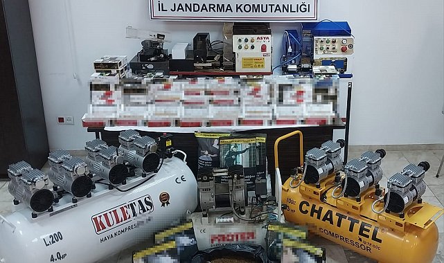 Evde kaçak sigara üretip satan 2 kişi yakalandı