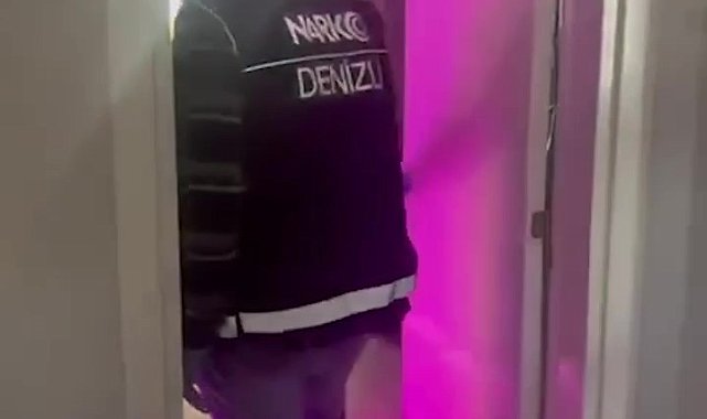 Evin bir odasını uyuşturucu serasını çeviren zehir tacirleri tutuklandı