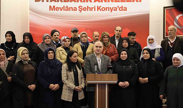 Evlat nöbetine katılan aileler Konya'da