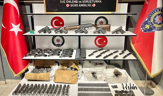 Evlerinde silah üreten kardeşlere Seyhan polisinden darbe