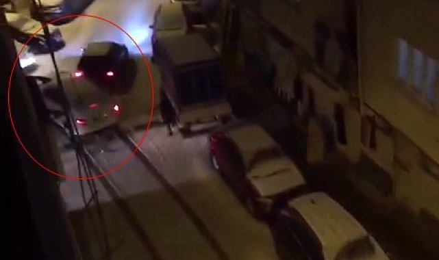 Eyüpsultan'da karda kayan araçların kaza anı kamerada