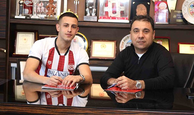 Fenerbahçe, Bartuğ Elmaz'ı Sivasspor'a kiraladı