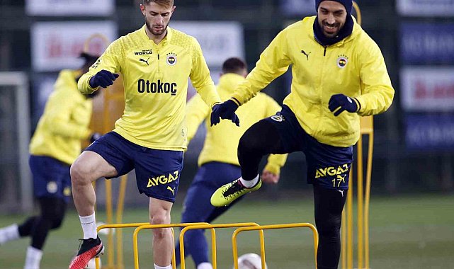 Fenerbahçe, Başakşehir maçı için kampa girdi