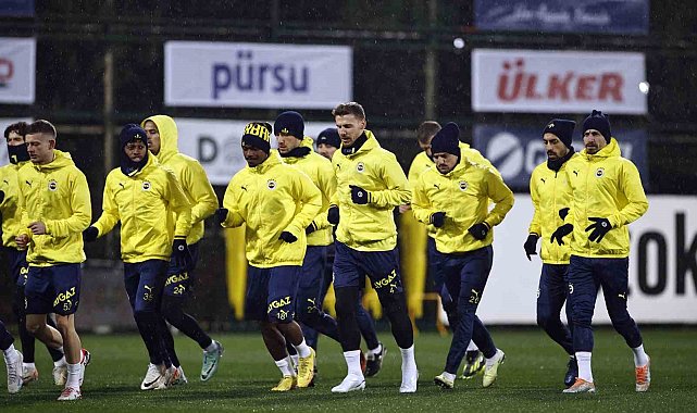 Fenerbahçe hazırlıklarını tamamlayarak kampa girdi