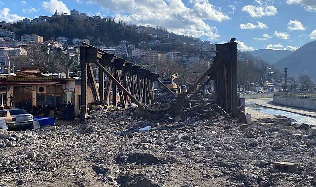 Fevkani Köprüsü'nün son parçası da yıkılıyor