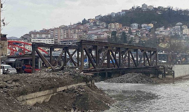 Fevkani Köprüsü'nün yıkımı son parçanın sökülmesiyle tamamlanacak