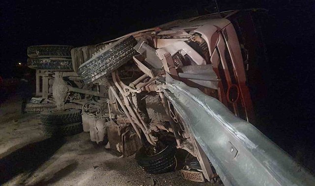 Freni boşalan tır kazaya neden oldu: 2 yaralı