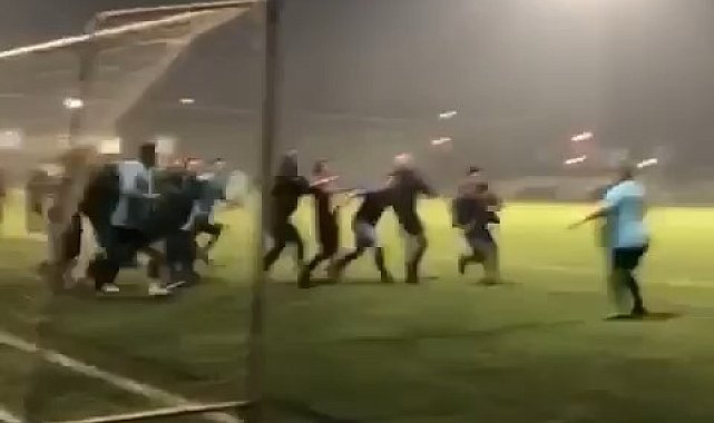 Futbol turnuvası boks maçına döndü...Tekme ve yumruklar havada böyle uçuştu
