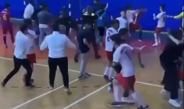 Futsal müsabakası meydan kavgasına döndü