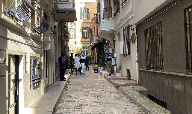 Galata'da şüpheli ölüm: Norveçli turist ölü bulundu, Yunan turist hastanede