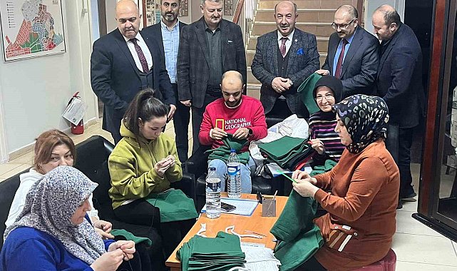 Gediz Halk Eğitimi Merkezi Müdürlüğünden Filistin'e 2 bin parça kıyafet