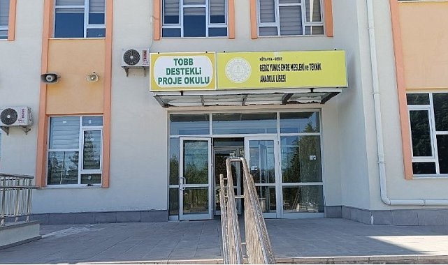 Gediz'de öğretmen evinde ölü bulundu