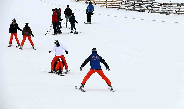 Geleceğin kayakçıları Zigana'da yetişiyor