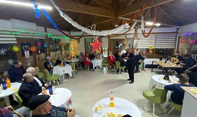 Gemlik Belediyesi yaşlı konuk evinde yılbaşı sevinci