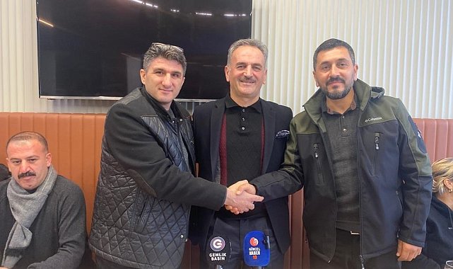 Gemlik Romanlar Dernek Başkanı ve Ferhat Işık kucaklaştı